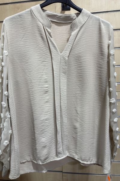Blusa Beige Satinada con Detalle en Mangas – Mujer Elegante
