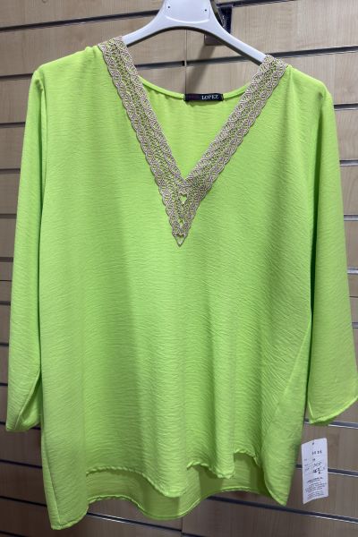 Blusa Verde Lima con Escote Bordado – Mujer Elegante